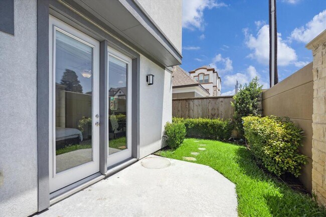 Building Photo - 1203 Edwinstowe Trl