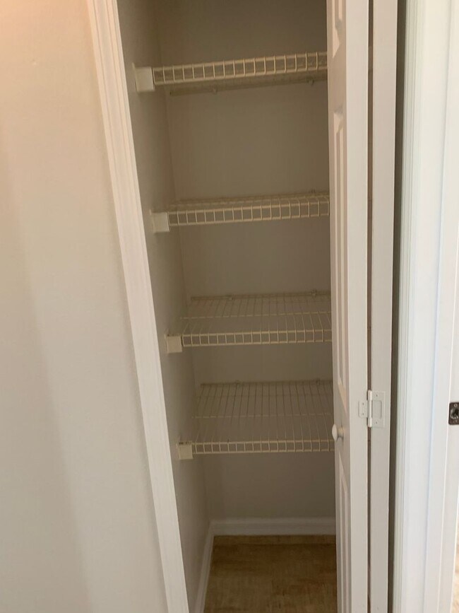 Building Photo - Beautiful 3 Bedroom, 2 Bathroom Home with Lake in Melbourne, FL!