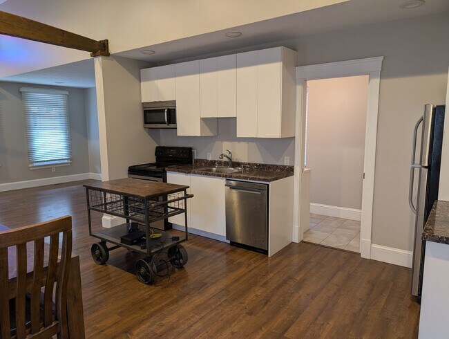 Building Photo - 2484 W 10th St