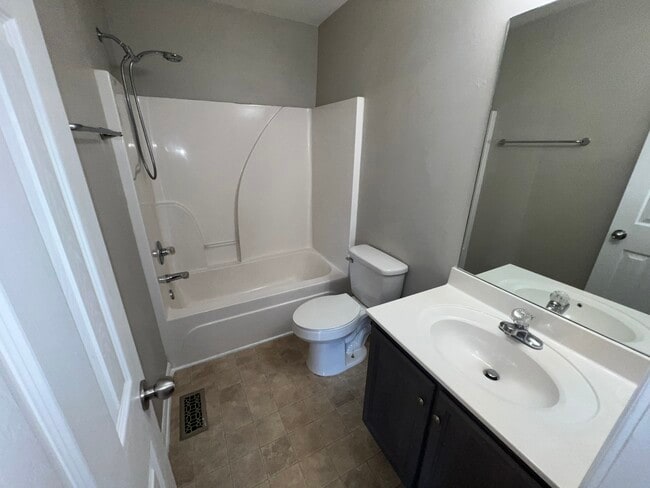 Building Photo - 122 Wolverine Ct