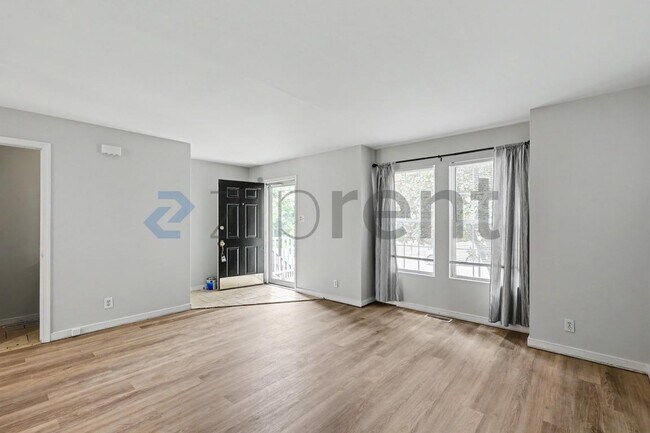 Building Photo - Unit