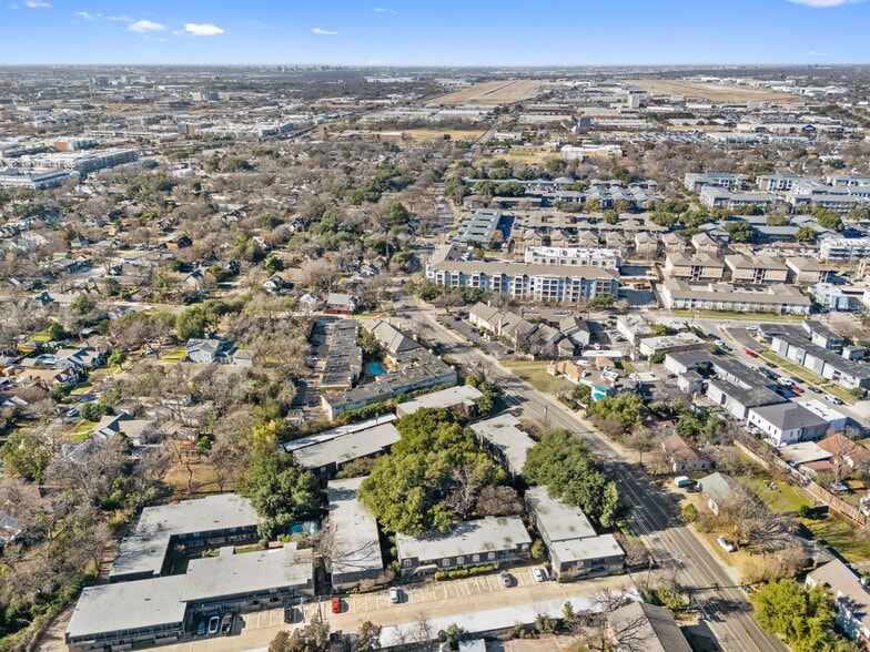 Building Photo - 5057 Les Chateaux Dr