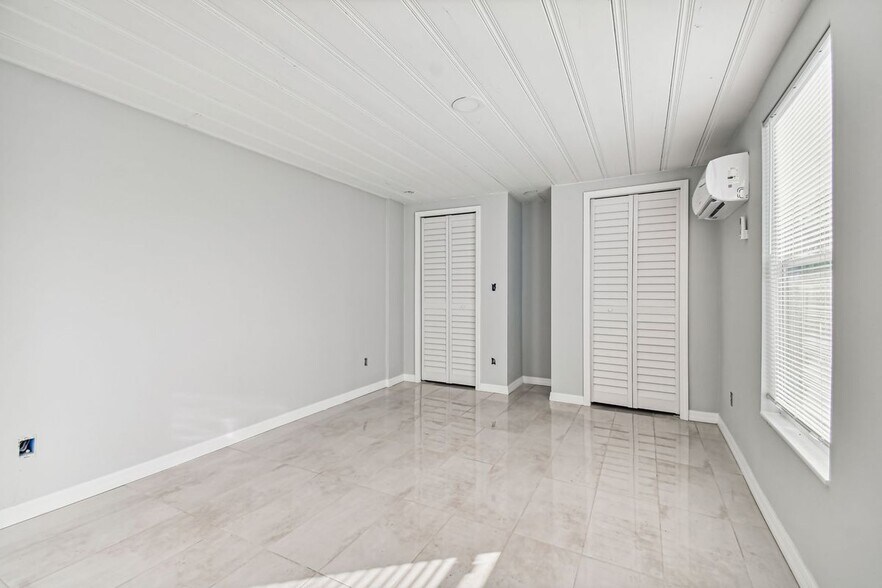 Building Photo - 39041 Manor Dr
