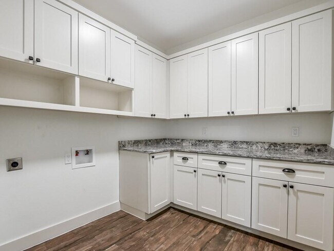 Building Photo - 319 Parallel Cir