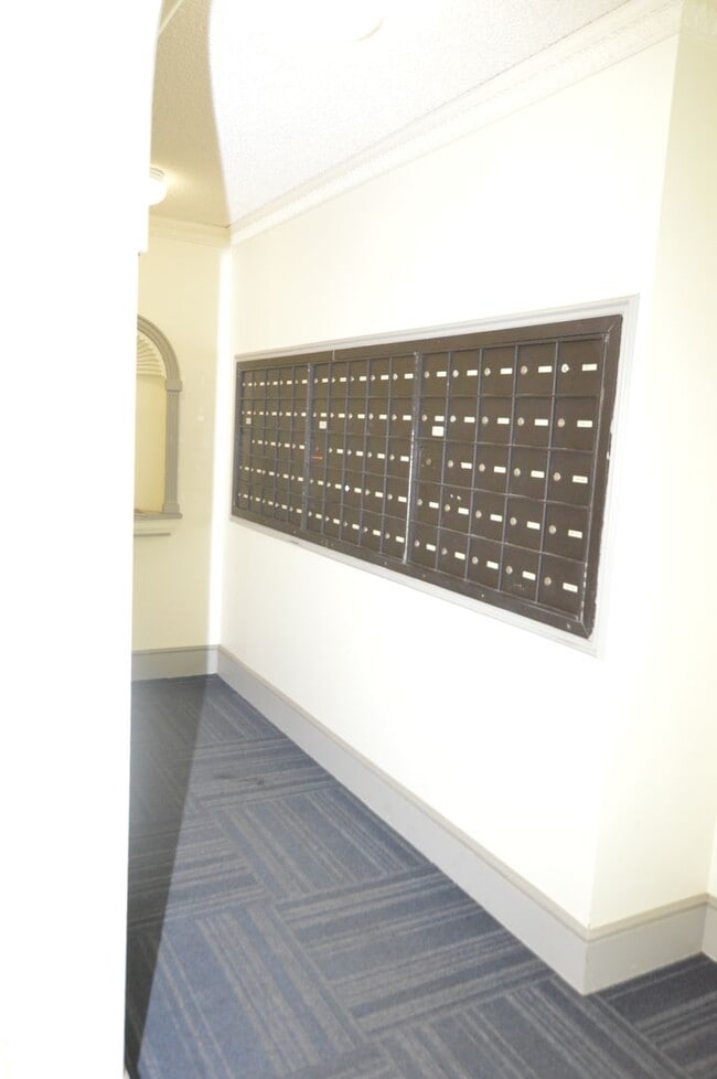 Building Photo - Fountain at Makiki - 3 bedroom, 2 bath con...