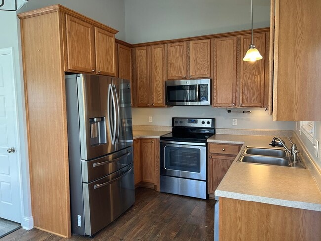 Building Photo - Remodeled 3 Bedroom Single Level Home in C...