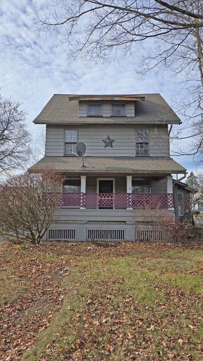 Building Photo - 2311 Oakwood Ave