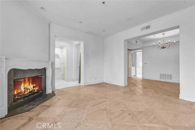 Building Photo - 309 N Almont Dr
