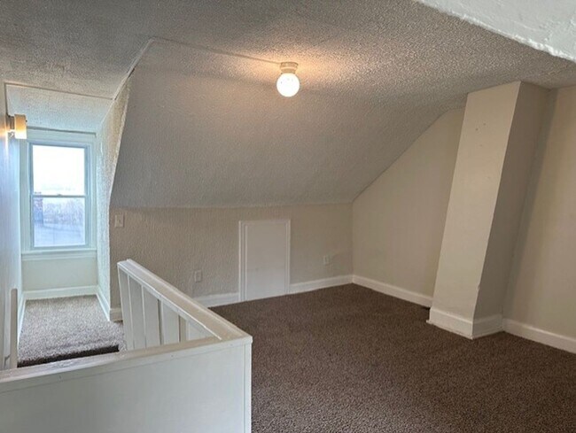 Building Photo - 548 N 3rd St