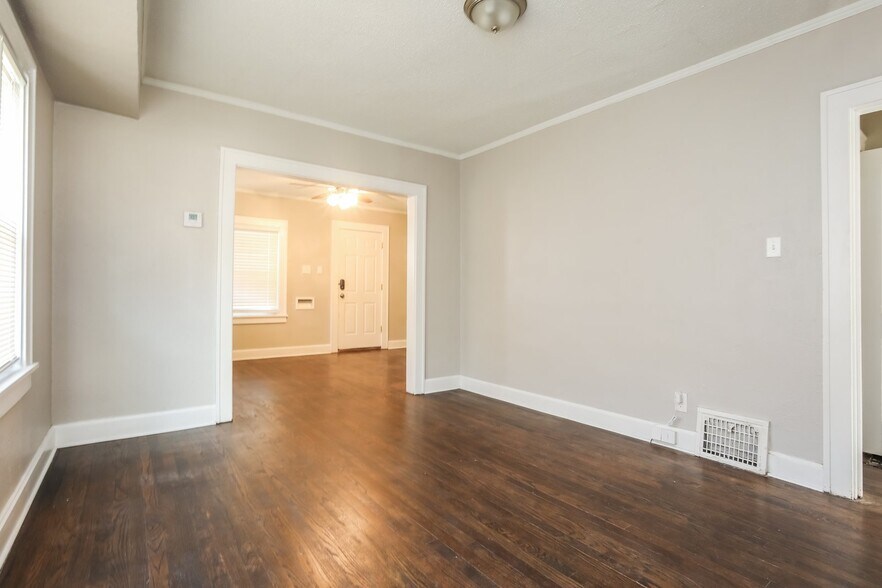 Building Photo - 6620 Wabash Ave