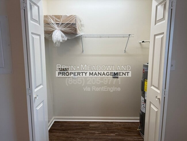 Building Photo - 5622 Boxwood Garden Way