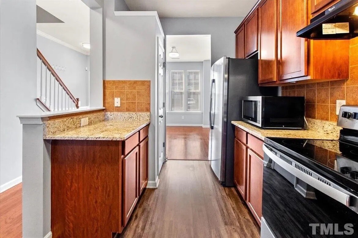 Building Photo - Room in Townhome on Casona Way