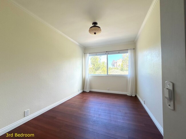 Building Photo - Spacious 3-Bedroom Condo for Rent in UTC –...