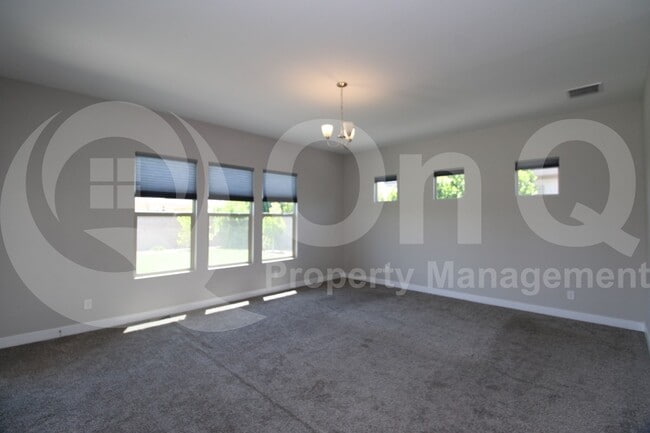 Building Photo - 10635 E Tumbleweed Ave