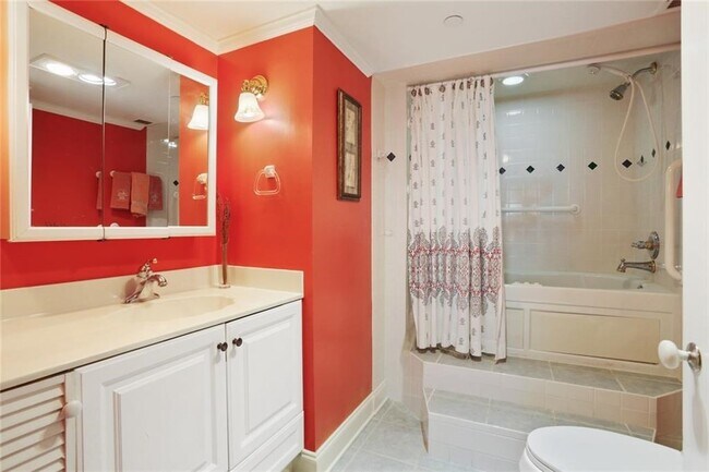 Building Photo - 2100 St Charles Ave