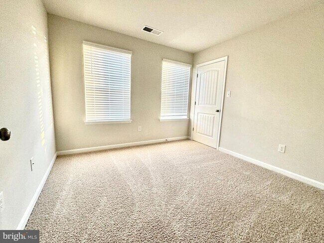 Building Photo - 65 Filbert Dr