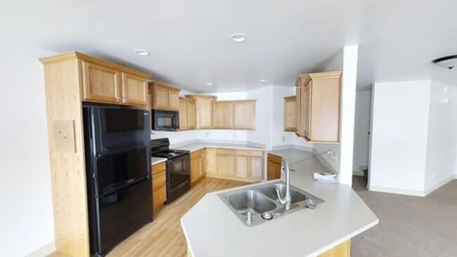 Building Photo - A PERFECT TOWNHOME IN EAGLE MOUNTAIN