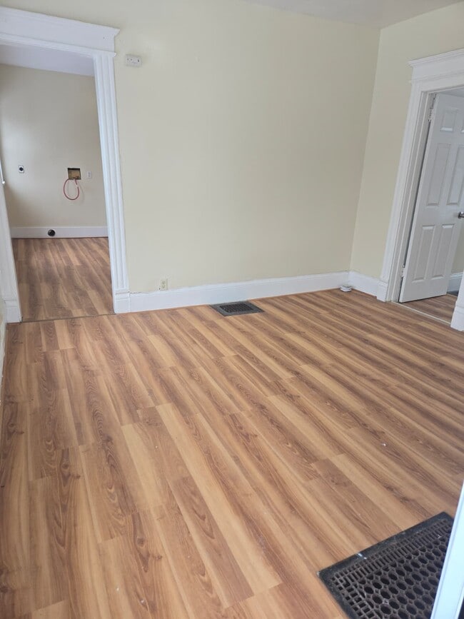 Building Photo - 705-09 South Ave