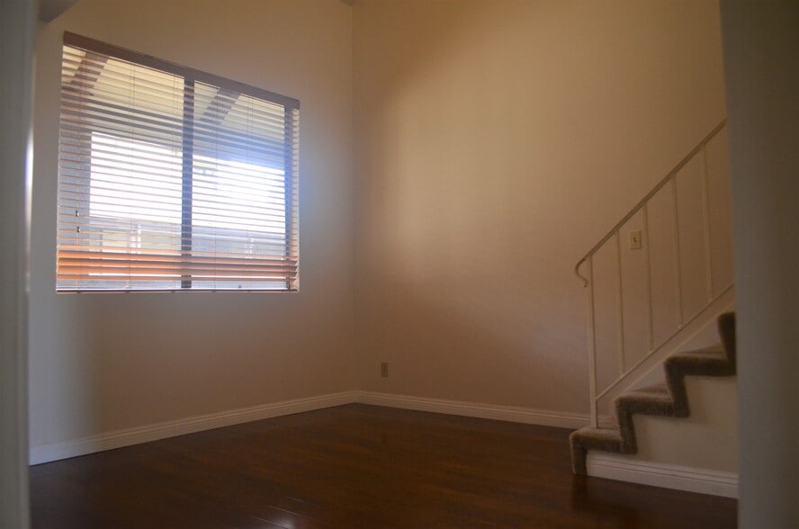 Entry Way Parlor - 330 Cordova St