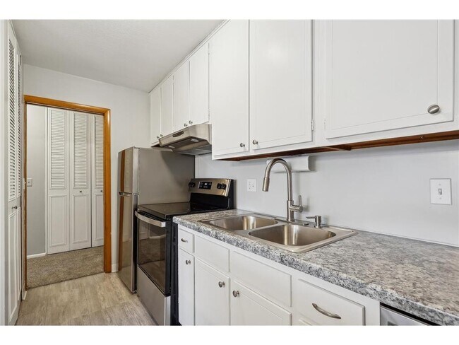 Building Photo - 4029-4014 14th Ave S