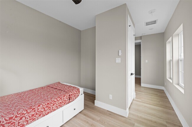 Building Photo - 2614 Piemonte Ave