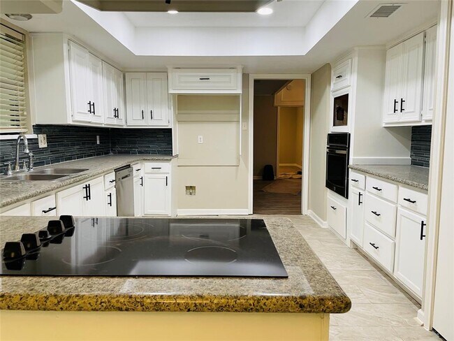 Building Photo - 3410 Mission Viejo Dr