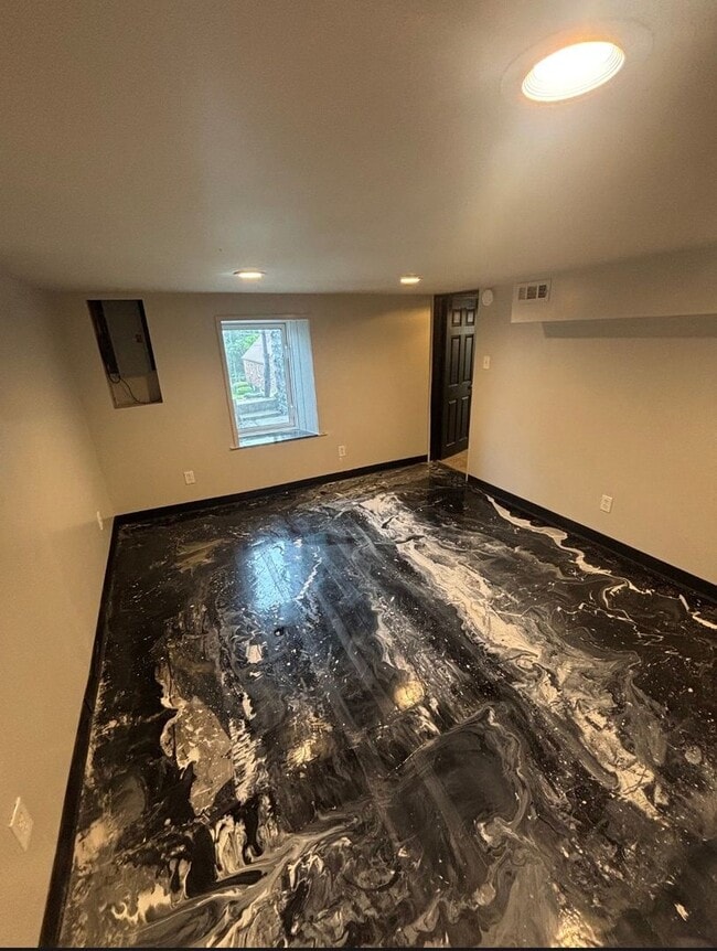 Building Photo - Fully updated 4 bedroom 2 bathroom house for rent!