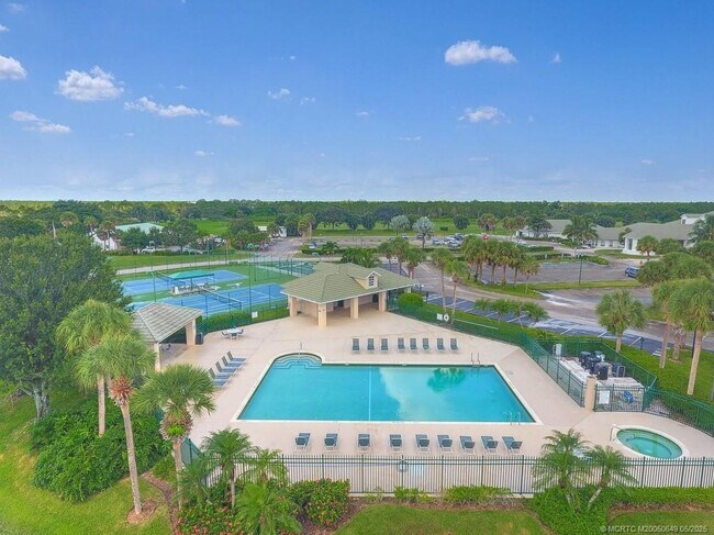 Building Photo - 8073 SE Double Tree Dr