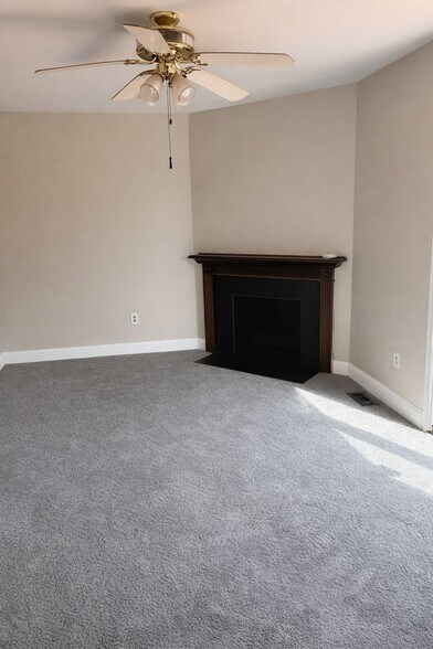 Building Photo - 15 Cedarbrook Ln