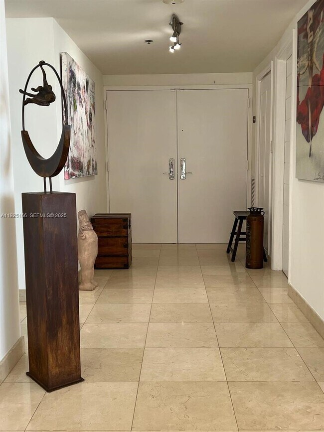 Building Photo - 1581 Brickell Ave