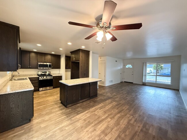 Building Photo - Orcutt Single Story Updated Home on Cul-De...