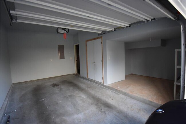 Building Photo - 1002 Thornborough Dr
