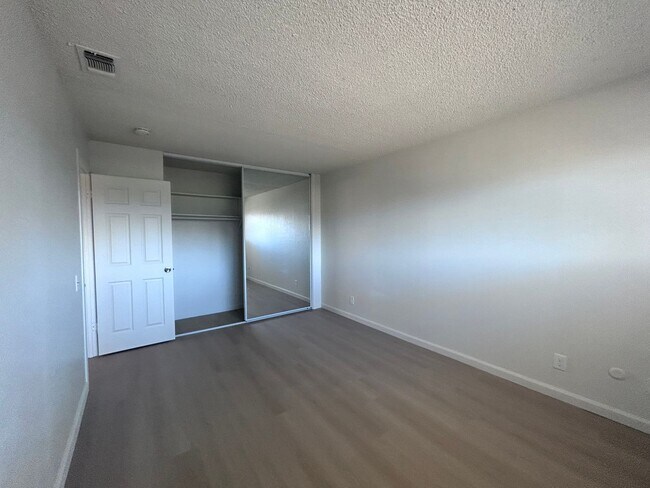 Building Photo - 9673-9675 Lake Natoma Drive
