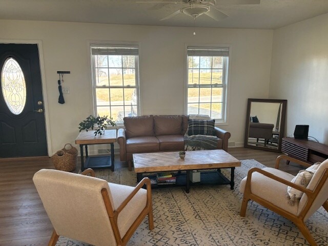 Upper level living room - 1110 Tolleys Ln