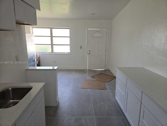 Building Photo - 3001 SW 23rd Terrace