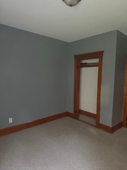 Building Photo - 41 Elm St