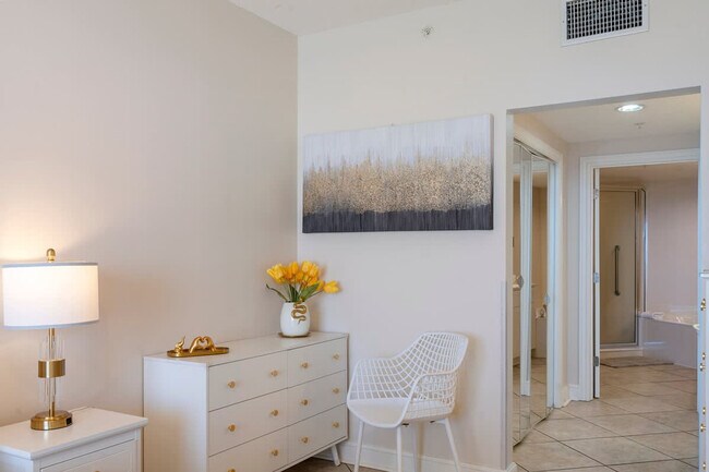 Building Photo - 10811 Front Beach Rd