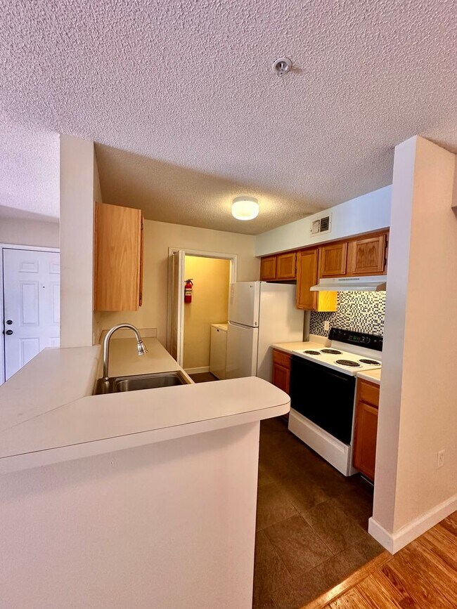 Building Photo - **MOVE IN SPECIAL $200 OFF FIRST MONTH’S R...