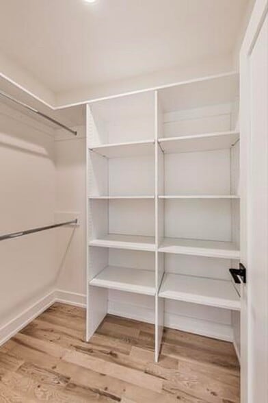 Building Photo - 5015 N Lincoln Ave