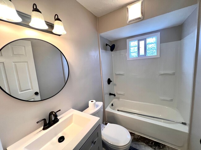 Building Photo - Aliquippa - Stunning 3 Bedroom 1 Bathroom Home