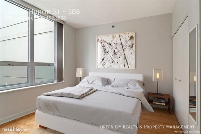 Building Photo - Stunning River North condo with Huge Patio!