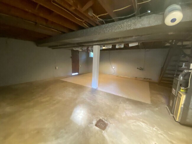 Building Photo - Bethel Park - 3 Bedroom Home - South Park Road - Pet Friendly!