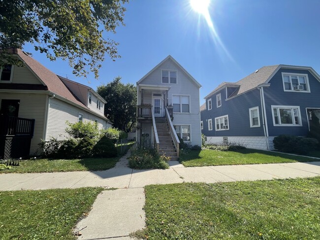 Primary Photo - 4815 W Ainslie St