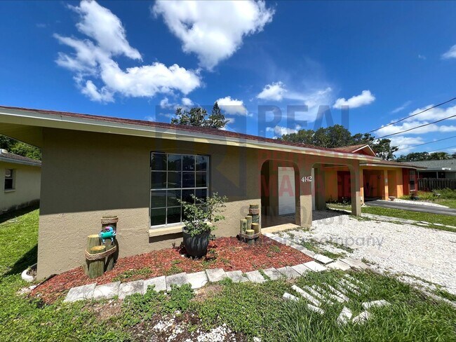 Building Photo - 4142 Iola Dr