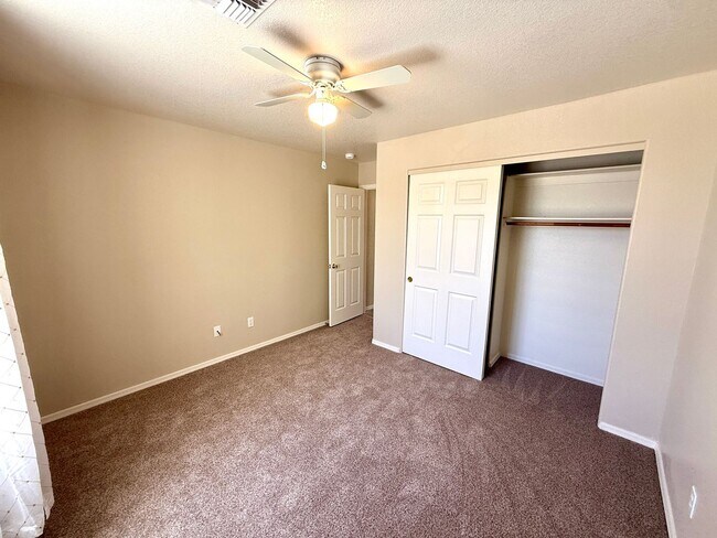 Building Photo - Charming 2 Bed, 2 Bath Home with Open Floo...