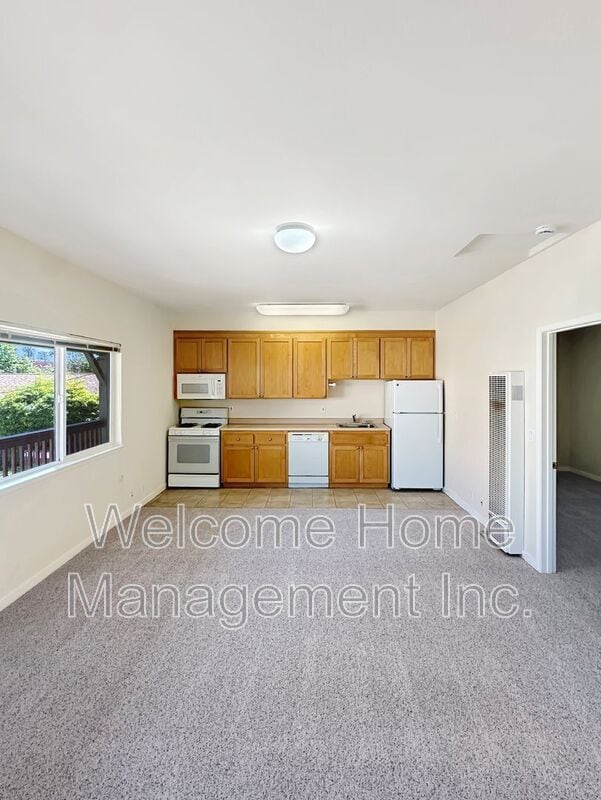 Building Photo - 1436 Henry St