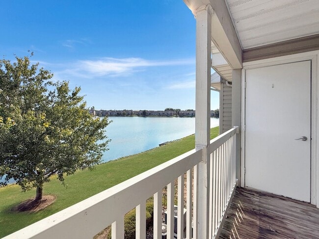 Building Photo - Luxurious Lakeside Living: Spacious 2-Bedr...
