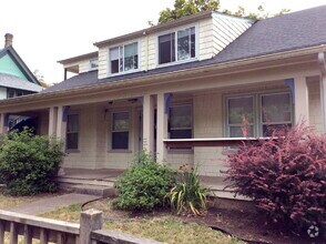Building Photo - 5 bed/3 bath and 3 kitchen house in West U...