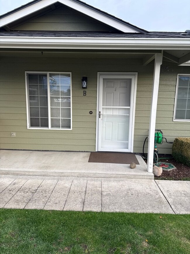 Building Photo - Great 55+ Condo