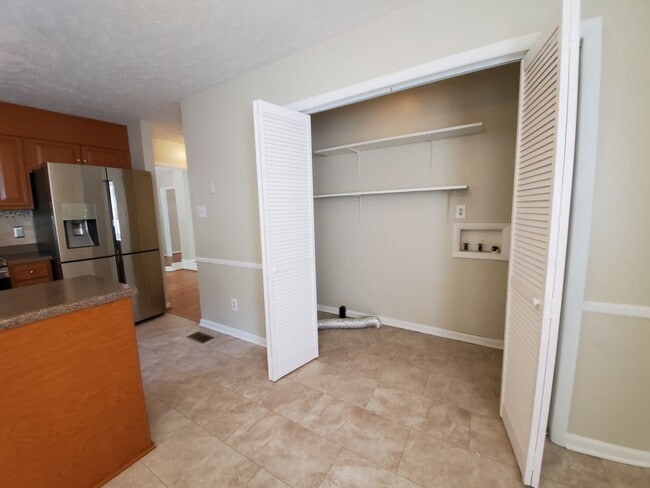 Building Photo - 6400 Hollyhock Ct